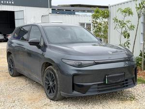 Leapmotor C10 EREV 2024 d'occasion, 210 LiDAR, conduite à gauche, autonomie EV de 210 km, système de conduite intelligent Orin-X, toit ouvrant panoramique longue portée de 1190 km, noir sur orange - Product Image 3