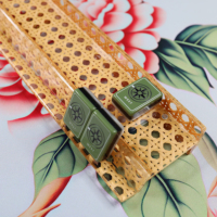 Support de Mahjong en Acrylique à Motif Tressé Rotin avec Poussoirs, Ensemble de 4 Pièces, Support de Tuiles Effet Canne Vintage, Supports de Mahjong Américains en Gros