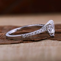 1 Karat Kalp Şeklinde Klasik Halo Pave Bantlı Laboratuvarda Yetiştirilmiş Elmas Nişan Yüzüğü 14K/18K Som Altın IGI Sertifikalı CVD/HPHT Özel Tasarım Mücevher