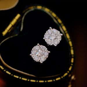 Boucles d'oreilles Xinfly de luxe en or massif 18 carats avec diamant naturel de 0,54 carat pour femmes - Product Image 1