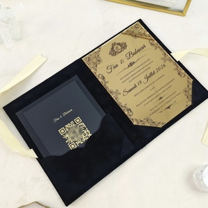 Elegante Tarjeta de Invitación de Boda con Estampado Dorado, Carpeta de Terciopelo e Inserto con Código QR, Personalizada para Bodas - Product Image 1