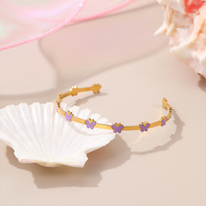 Nouvel ensemble de bijoux hypoallergéniques pour enfants 2026 en acier inoxydable, avec collier, bracelet, bague et boucles d'oreilles clous en émail motif fleur et nœud, plaqué PVD 18K – Cadeau - Product Image 3