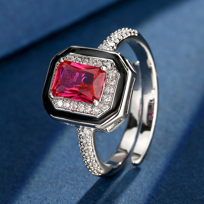 Anillo de corindón rojo de tamaño abierto