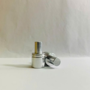 ชิ้นส่วนอะลูมิเนียมกลึง CNC ความแม่นยำสูง รุ่น VA2489012 พร้อมเกลียวในและบูชโลหะ - Product Image 2