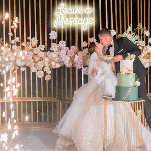 Insegna al Neon 'Lascia un Messaggio', Libro degli Ospiti Audio LED, Luce al Neon per Decorazione di Ricevimenti di Nozze - Product Image 5