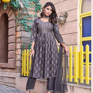 <span class=keywords><strong>Re</strong></span>-yon Sub cetakan 14kg dengan bordir berat dan Chi Non Dupatta - Product Image 1