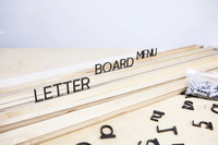 Panneau de menu en bois suspendu en usine rails de menu muraux avec lettres interchangeables café panneau de lettre en bois menu de café