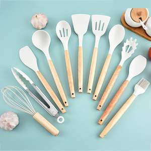 Ensemble d'ustensiles de cuisine en silicone de qualité alimentaire, 19 pièces, avec manche en bois et seau de rangement pour planche à découper - Product Image 4