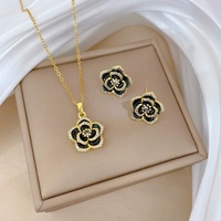 Nouvel ensemble de bijoux de luxe en acier inoxydable 316L avec pendentif rose noire et boucles d'oreilles pour femme, idéal pour le quotidien et les fêtes, parfait comme cadeau.