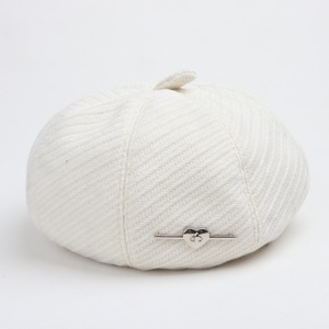 Béret en Laine pour Femme, Nouveau Style Automne Hiver, Bonnet à Huit Panneaux avec Broche Cœur, Tendance, Style Peinture - Product Image 5