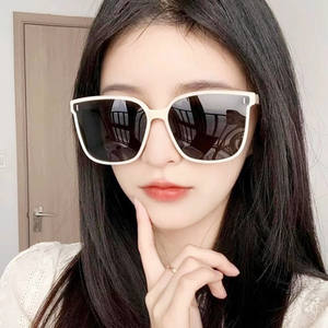 Lunettes de soleil pour femmes Gm, monture en résine, verres PC UV380, monture complète, protection solaire classe 2, Zt 329gm, ligne verticale en métal - Product Image 1