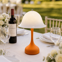 Lampe de table sans fil en acrylique en forme de bourgeon de fleur, très vendue, pour restaurant, chambre à coucher, lumière d'ambiance, lampe de table de mariage