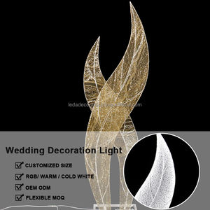 LEDA La decoración de la fiesta de boda cuenta con luces LED como fondo, un marco de metal y un escenario de fondo ondulado. - Product Image 4