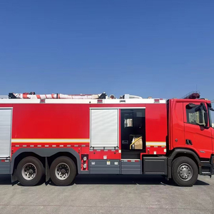 Market 2800L Pickup Truck Diesel Tilt Fire Fighting Truck Tanque de agua 4X4 para Scania - Product Image 1
