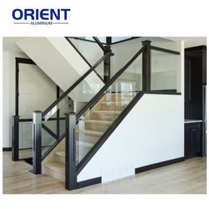 Approvisionnement en usine personnalisé extérieur cadre en aluminium verre trempé balcon main courante intérieur <span class=keywords><strong>garde</strong></span>-<span class=keywords><strong>corps</strong></span> en verre pour escaliers - Product Image 3