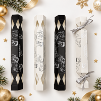 Maßgefertigte Silberne Weihnachtsknallboxen mit Prägung, Schaumstoffeinlage, Kleinen Spielzeugen, Knallern, Geschenken, Witzen und Bändern