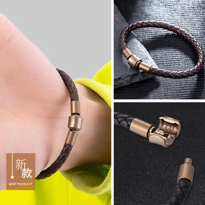 Brazaletes de Cuero PU Trenzado a la Moda, Unisex, Negros con Cierre Dorado, para Regalo, Joyería - Product Image 3