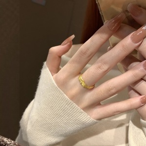 This angel wing <b>ring</b>, popular on Xiaohongshu, features an antique double-sided openwork feather texture and a high-end feel. - Product Image 3