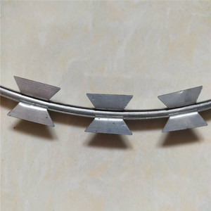 Fil barbelé de rasoir <span class=keywords><strong>concertina</strong></span> fil barb fil de lame l'anti barrière de montée sur <span class=keywords><strong>le</strong></span> dessus de la clôture ou dessus de mur - Product Image 2