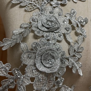 Un par de Apliques de encaje Floral con diamantes de imitación y purpurina para coser parches con Motivos de encaje de flores para coser vestidos - Product Image 5