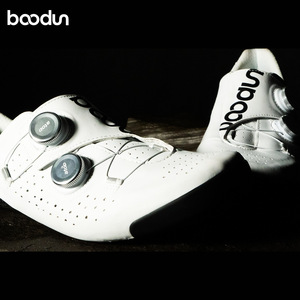 Zapatillas de Ciclismo Bodun con Suela de Fibra de Carbono y Cierre de Perilla para Bicicleta de Carretera y Uso en Exteriores - Product Image 1