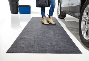 Les tapis en feutre de polyester sont utilisés comme tapis de <span class=keywords><strong>garage</strong></span> pour protéger le sol sous un véhicule de loisirs comme un VTT ou une moto. - Product Image 2
