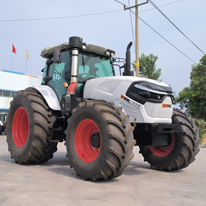 Nuevo Tractor Agrícola 4x4 de 280HP con Tracción en las 4 Ruedas, Modelo 2025, Motor Yunnei Automático, Componentes Principales de la Caja de Cambios Incluidos, 1 Año de Garantía, Digital - Product Image 1