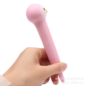 Estuche de Lápices de Espuma PU con Diseño de Pingüino Rosa, Juguete Antiestrés, Regalo Novedoso - Product Image 3