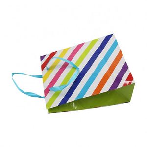 ถุงกระดาษของขวัญช้อปปิ้งสุดหรูพิมพ์ลายตามสั่งราคาโรงงาน - Product Image 4