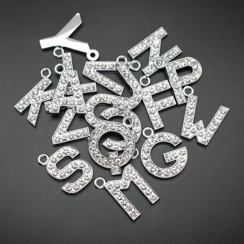 Liontin alfabet huruf Inggris berlian imitasi penuh bening 21mm jimat A-Z pembuatan perhiasan manik-manik warna krom
