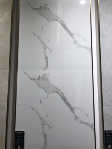 Carreaux muraux en porcelaine blanche Carrara brillante, carreaux de sol en porcelaine, carreaux 60x60 pour sol, carreaux en céramique 60x60 - Product Image 6