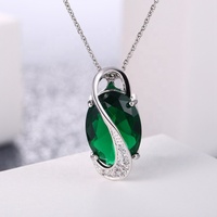 Ensemble de bijoux vintage élégant avec pierre précieuse verte émeraude, grande pierre, bague serpent, boucles d'oreilles créoles, chaîne de lien, colliers pour femmes et hommes