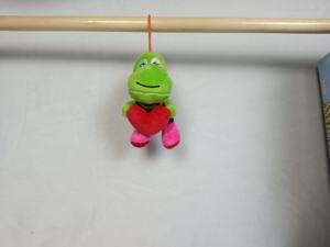 Nouvelle <span class=keywords><strong>Peluche</strong></span> Dinosaure Dragon aux Grands <span class=keywords><strong>Yeux</strong></span> Super Douce en Gros, Modèle Cartoon Transfrontalier, avec Coussin Cœur Rouge - Product Image 2