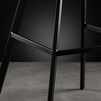 Tabouret de bar moderne en cuir PU avec cadre noir thermolaqué pour salon, hôtel, école, bar à domicile - Mobilier de qualité commerciale