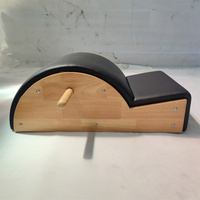 Correcteur de posture en bois couleur personnalisée avec revêtement en cuir microfibre pour machine de Pilates, idéal pour les centres de réadaptation médicale et les studios de yoga professionnels