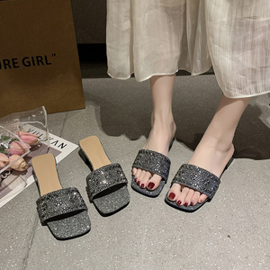 รองเท้าส้นสูงแบบสวมประดับเพชรทรงเหลี่ยม ดีไซน์หรูหรา ส้นหนา แฟชั่นฤดูร้อนสำหรับผู้หญิง - Product Image 5