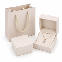 Boîte à bijoux en velours personnalisée, boîte à collier noire en kraft, emballage à l'épreuve des enfants avec poignée