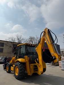 Chargeuse-pelleteuse sur roues 420F avec système hydraulique intégré pour travaux de construction municipale - Product Image 4