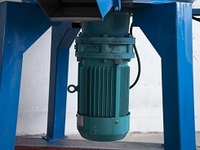 Mélangeur vertical de couleur de poudre granulaire en plastique industrielle de granule capacité de 100KG avec l'équipement de doseur de mélangeur de vis d'acier inoxydable