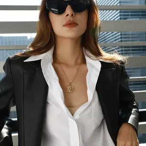 Collar de acero titanio con diamantes de oro de 18K, accesorios ligeros de lujo, cadena de clavícula de gama alta, joyería de acero inoxidable transfronteriza - Product Image 5