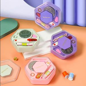 Vente en gros design magnétique multifonctionnel couleur professionnelle <span class=keywords><strong>couture</strong></span> voyage mini kit de <span class=keywords><strong>couture</strong></span> portable <span class=keywords><strong>coffret</strong></span> - Product Image 3