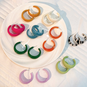 2023 fabricante al por mayor joyería de moda pendientes en forma de C par de acrílico colorido pendientes de plástico en blanco para mujer - Product Image 1