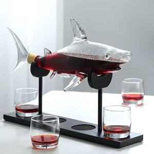 Carafe à liqueur en verre transparent en forme de requin de 1000 ml, ensemble de carafe à vin et à whisky avec 4 verres pour la vodka, le <span class=keywords><strong>scotch</strong></span>, le <span class=keywords><strong>bourbon</strong></span> - Product Image 1