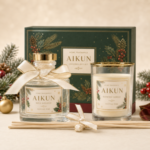 Set de Regalo Aikun Festive Pine: Difusor de Varillas de Cristal Transparente, Vela Aromática y Cinta Decorativa para el Hogar, Fragancia Navideña en Caja de Venta al por Menor - Product Image 1