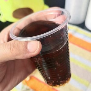 Gobelets transparents noirs fins anti-éclaboussures en PET recyclé à paroi simple de 1,5 oz et 2,5 oz pour la livraison de boissons, lait et chocolat - Product Image 1