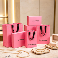 Sacs et boîtes en papier rose de luxe avec poignées magnétiques pliables en ruban, personnalisables pour emballages cadeaux et vente au détail de bijoux