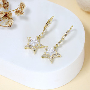 Pendientes de Estrella en Oro, Plata y Oro Rosa con Circonitas Engastadas, para Uso Diario - Product Image 2