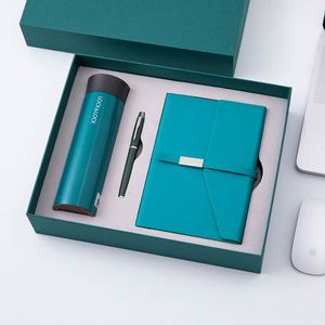 Bouteille réutilisable, carnet et stylo portable écologiques pour les amateurs d'aventure - Product Image 3