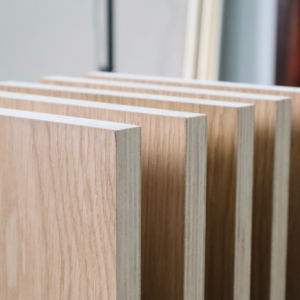 Contrachapado Ecológico Revestido de Chapa, Lijado por Ambos Lados, Superficie Plana, Estándar E1, Tablero para Muebles - Product Image 1