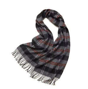 Écharpe en laine écossaise à carreaux respirante et durable, nouvelle collection pour hommes et femmes, avec pompons, chaude, en laine de mouton, confortable, longue, anti-bactérienne - Product Image 4